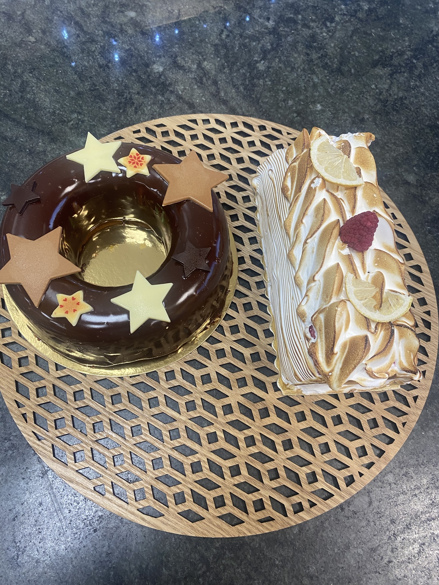 Bûches glacés.Couronne poires chocolat