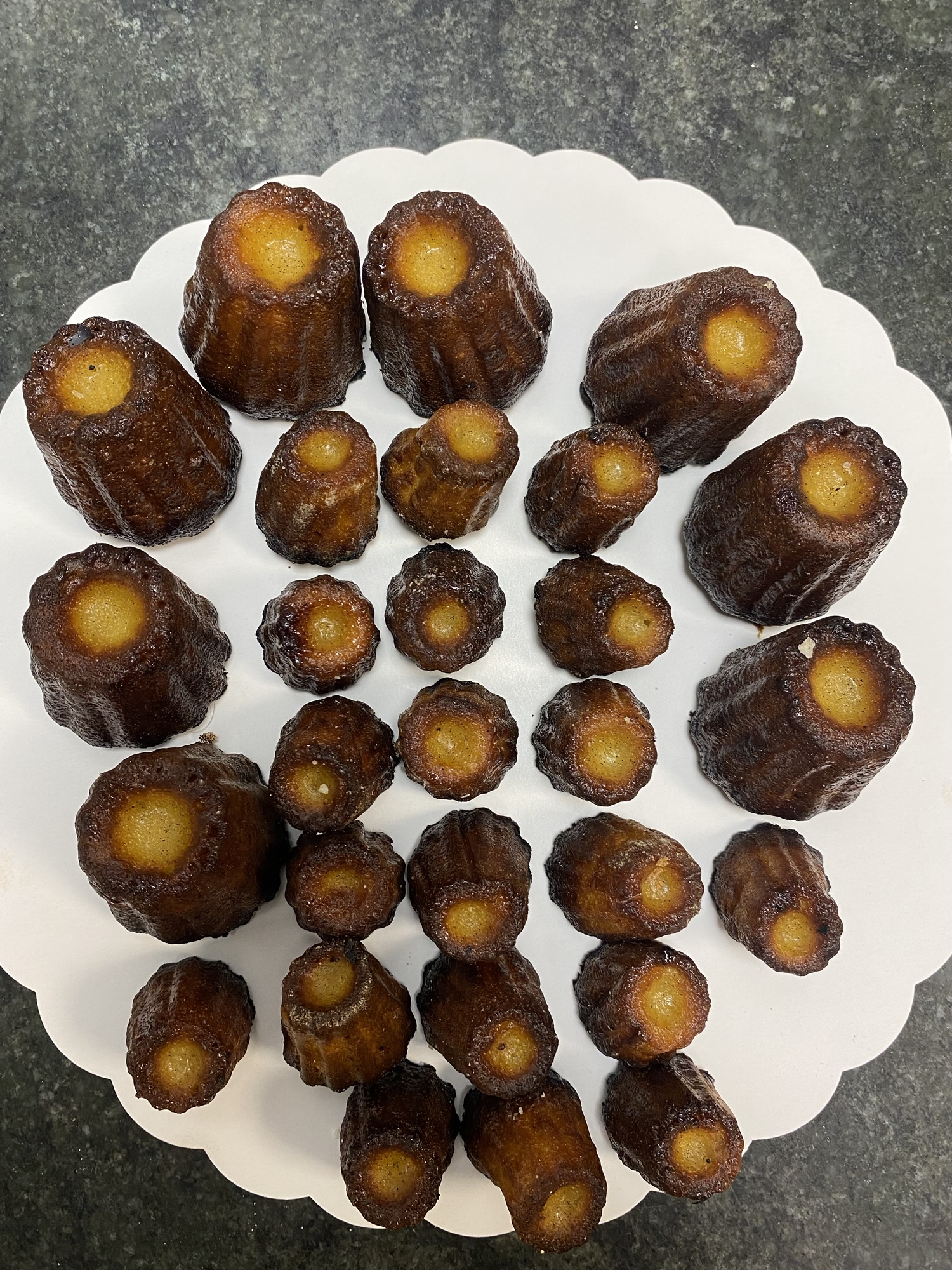 Aujourd’hui fait par notre pâtissier : cannelés