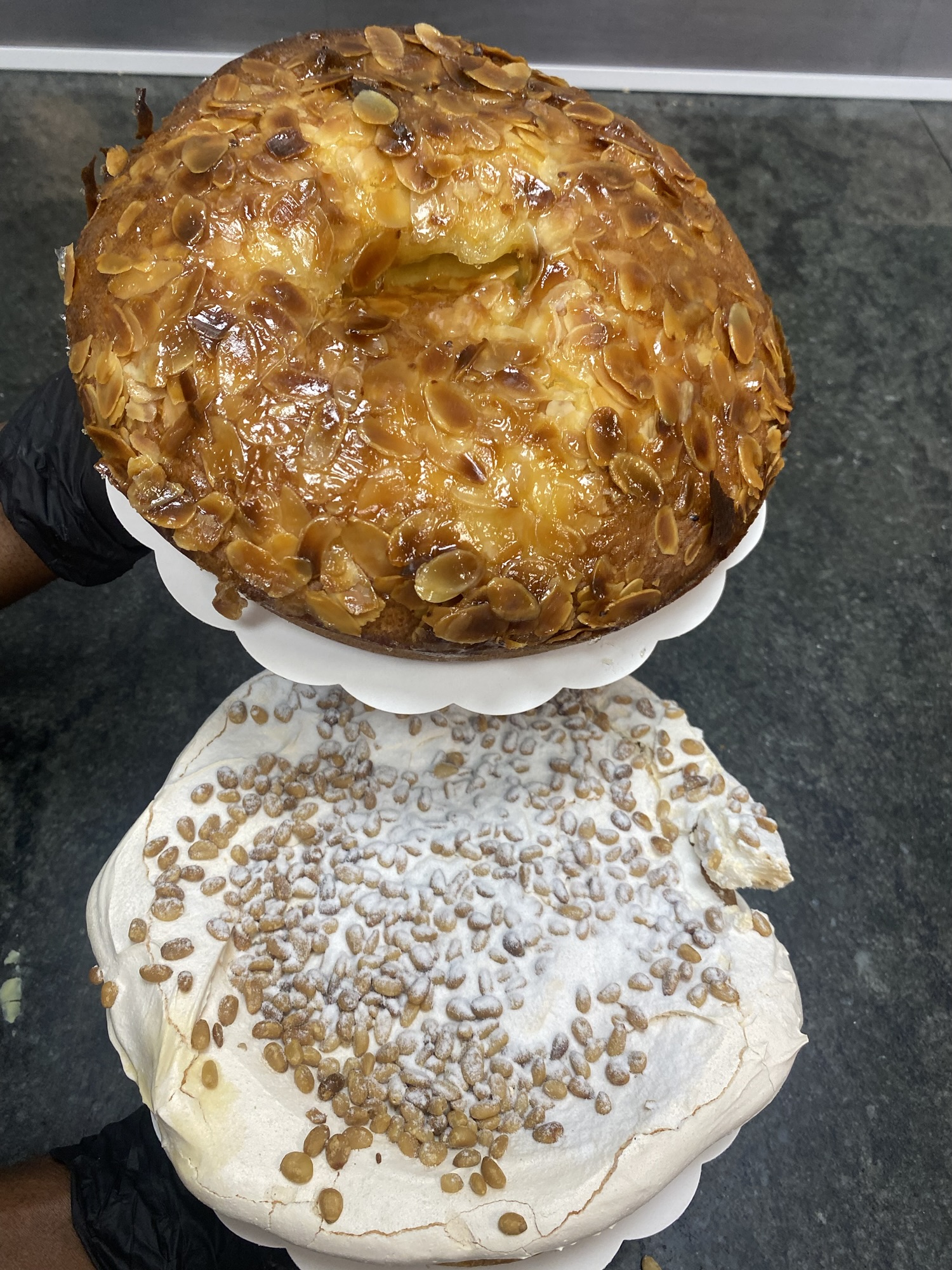 Gâteau de voyage et tarte pignon