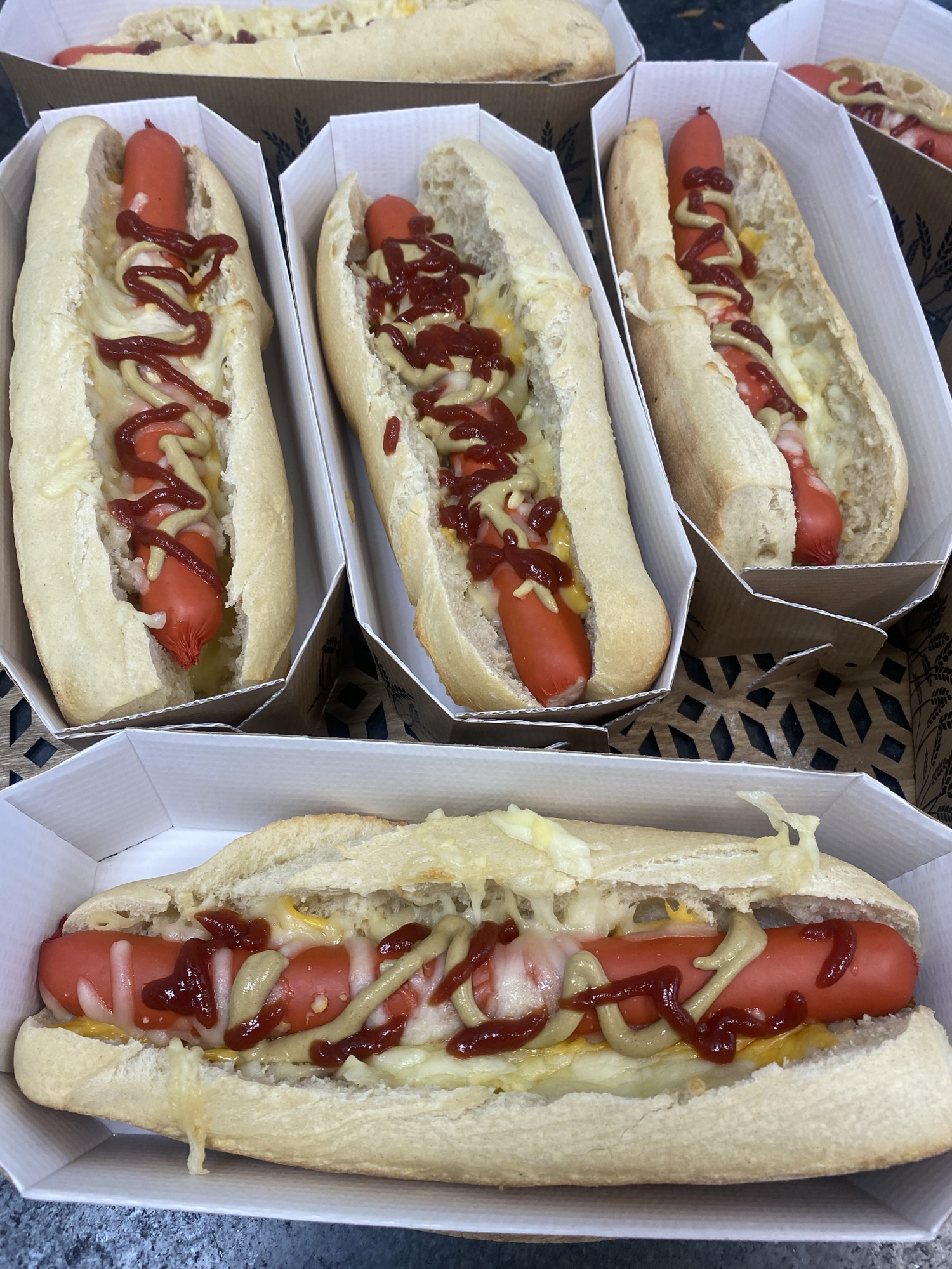 hot dog avec barquettes